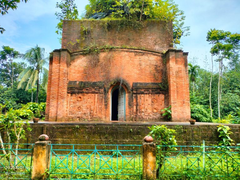 দোলপূর্ণিমায় নয়, প্রতিপদে দোলউৎসব দেখতে চলুন গোবরডাঙ্গার ইছাপুরে গোবিন্দ মন্দিরে/Not on Dolpurnima, but on Pratipada, let’s go to Govind Mandir at Ichhapur in Gobardanga.